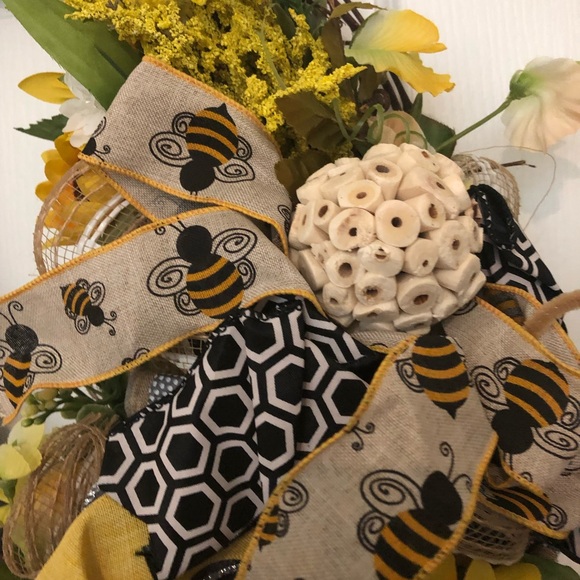 Spring Bee wreath - Picture 5 of 5